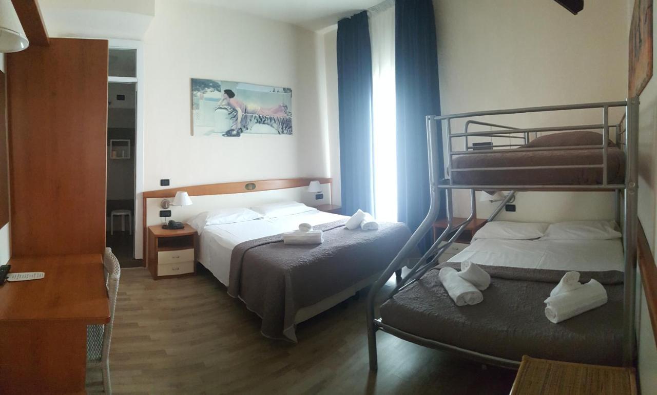 Hotel Stella D'Oro ลิโดดิเยโซโล ภายนอก รูปภาพ