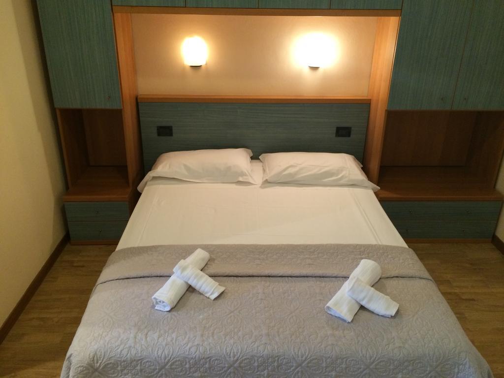 Hotel Stella D'Oro ลิโดดิเยโซโล ห้อง รูปภาพ