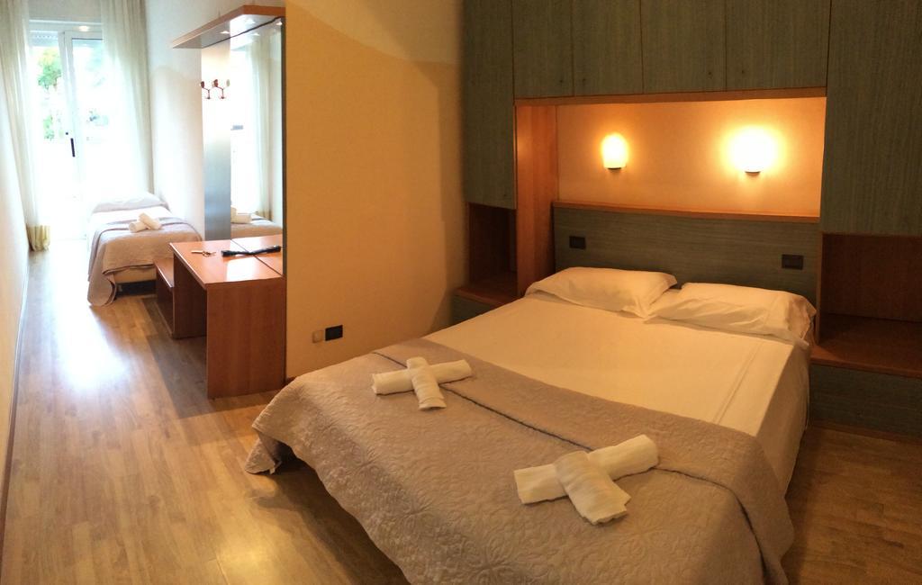 Hotel Stella D'Oro ลิโดดิเยโซโล ห้อง รูปภาพ