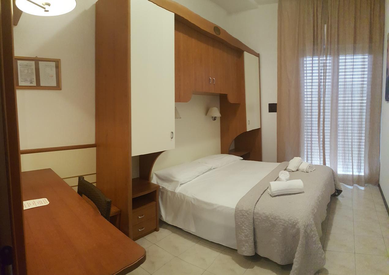 Hotel Stella D'Oro ลิโดดิเยโซโล ภายนอก รูปภาพ