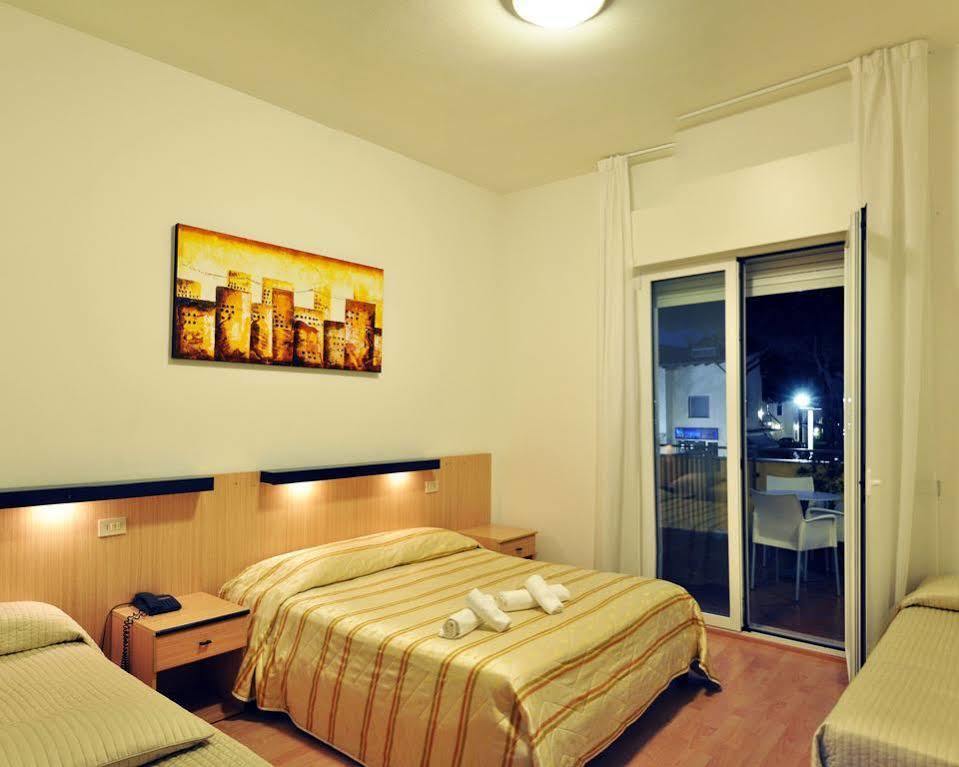 Hotel Stella D'Oro ลิโดดิเยโซโล ภายนอก รูปภาพ
