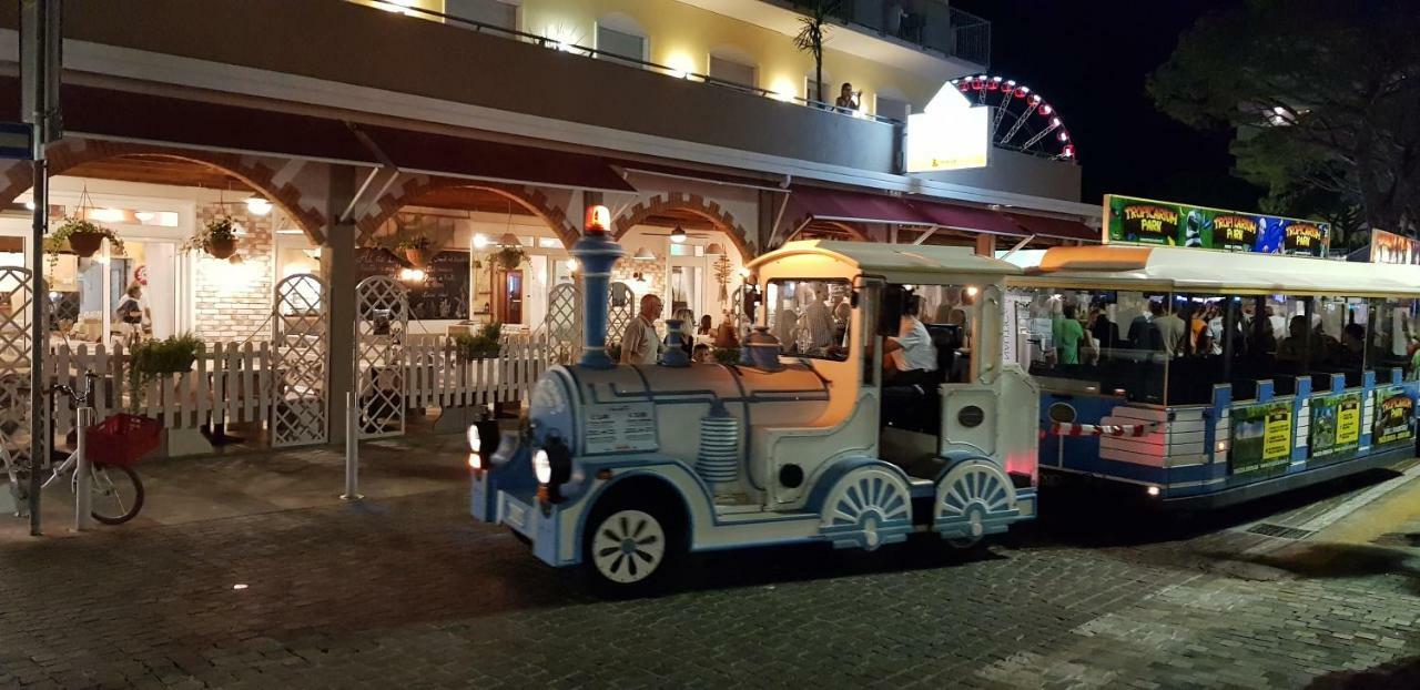 Hotel Stella D'Oro ลิโดดิเยโซโล ภายนอก รูปภาพ
