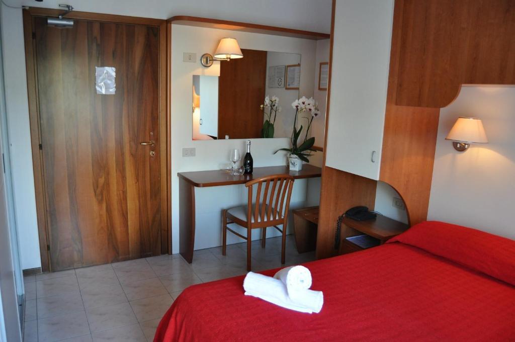 Hotel Stella D'Oro ลิโดดิเยโซโล ห้อง รูปภาพ